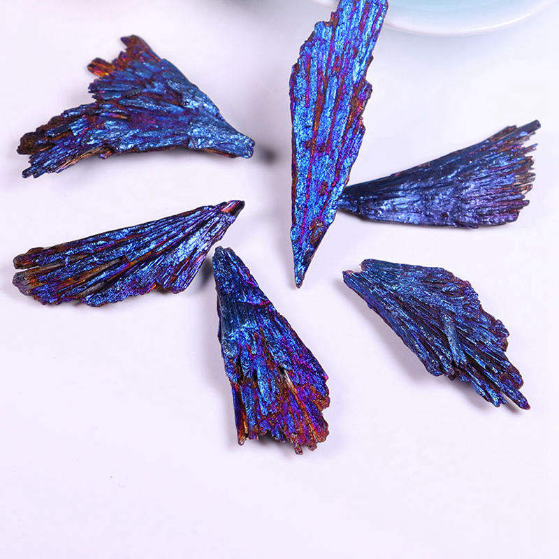 This Titanium Aura Black Kyanite Spear is grounding crystal helping with spiritual growth, clearing energies, grounding and protection. This crystal can help with communicating with your Spirit Guides, balancing your body and mind, adjust your emotions and aiding in concentration. Neometacosmic.com